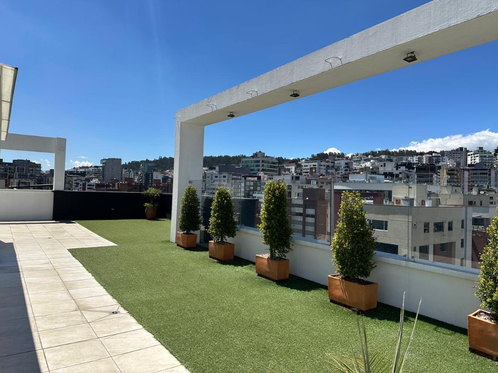 Terraza comunal con vista a Quito