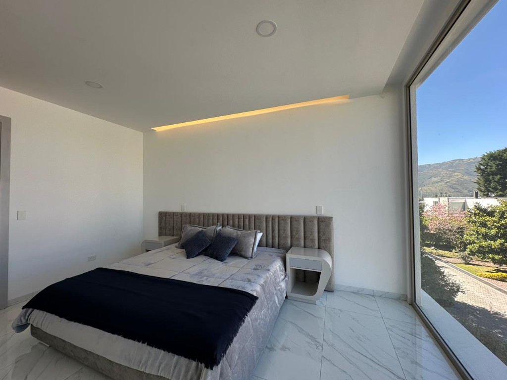 Detalle de dormitorio con acabados modernos