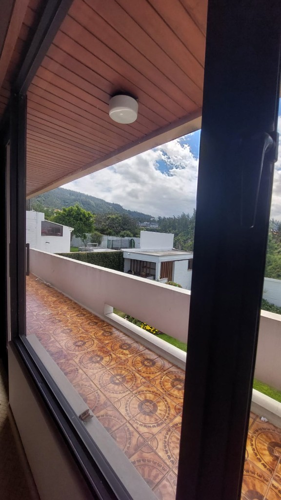 Cocina y área de comedor del diario